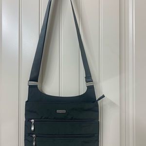 Baggallini smoke gray/light black travel bag